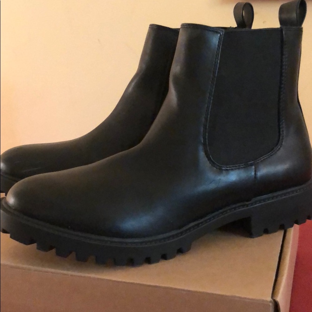 UO Chelsea Boot